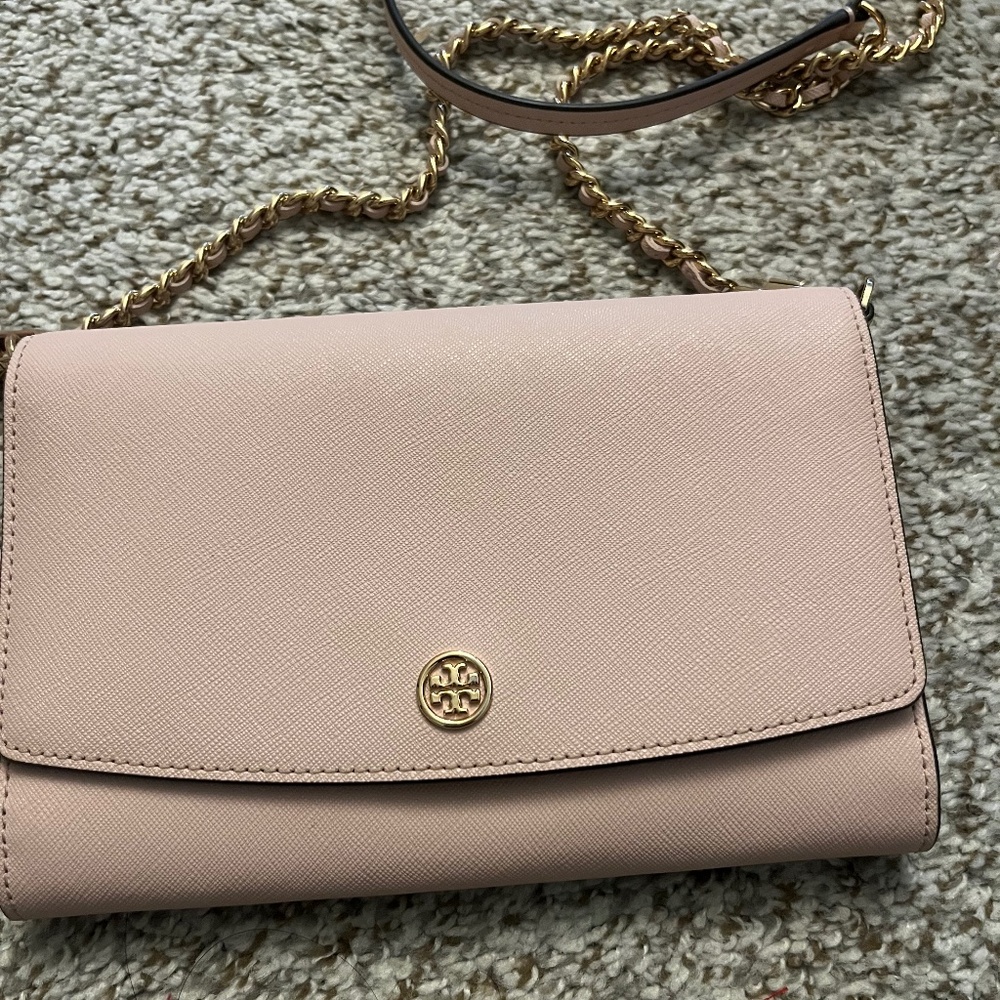 Tory Burch Robinson wallet on chain